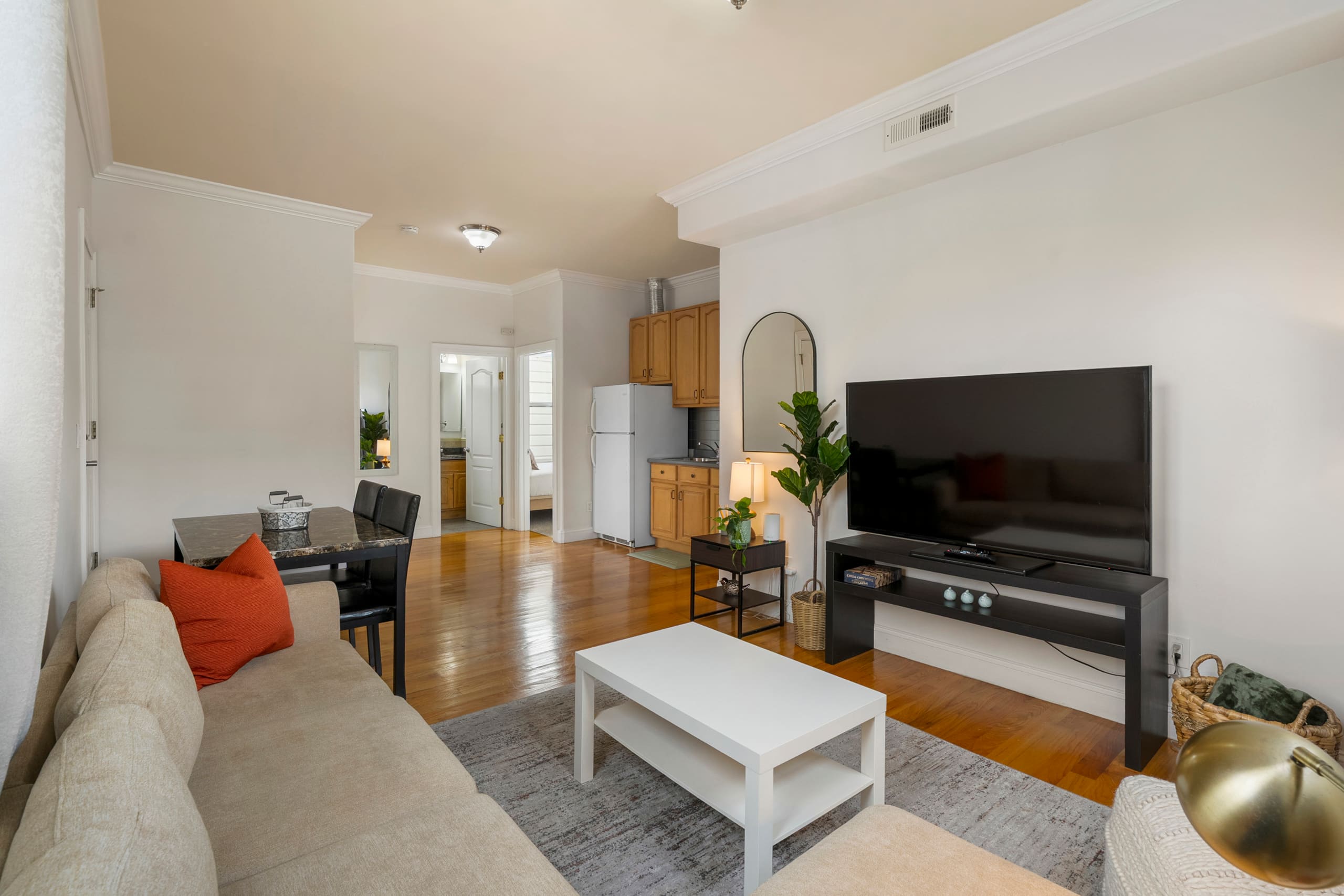 Home in San Francisco · ★4.89 · 2 bedrooms · 2 beds · 1 bath - Image 6