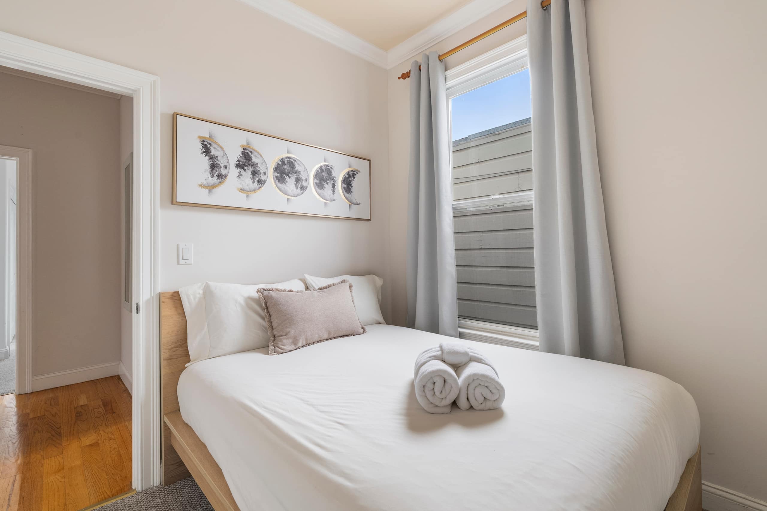 Home in San Francisco · ★4.89 · 2 bedrooms · 2 beds · 1 bath - Image 16