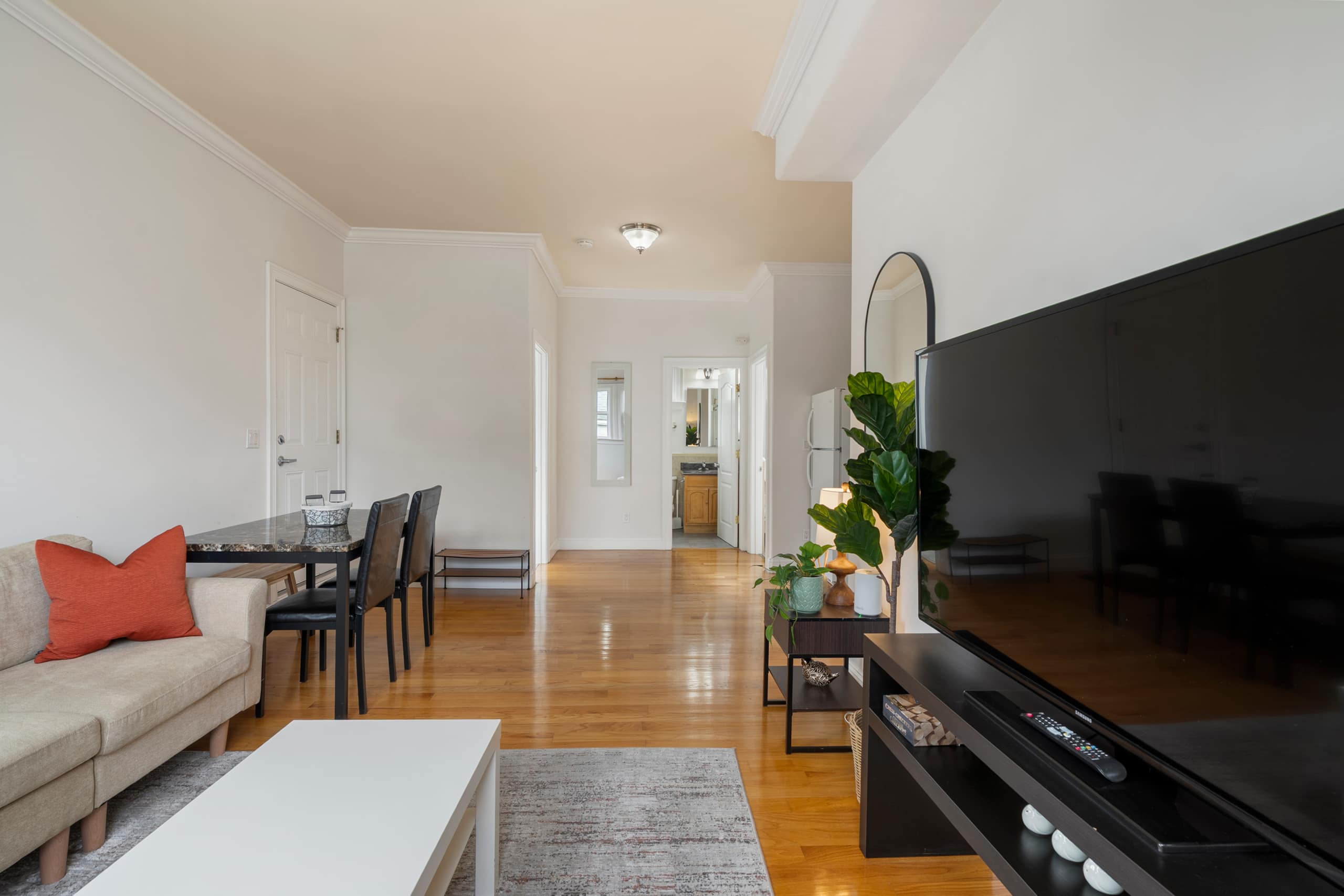 Home in San Francisco · ★4.89 · 2 bedrooms · 2 beds · 1 bath - Image 4