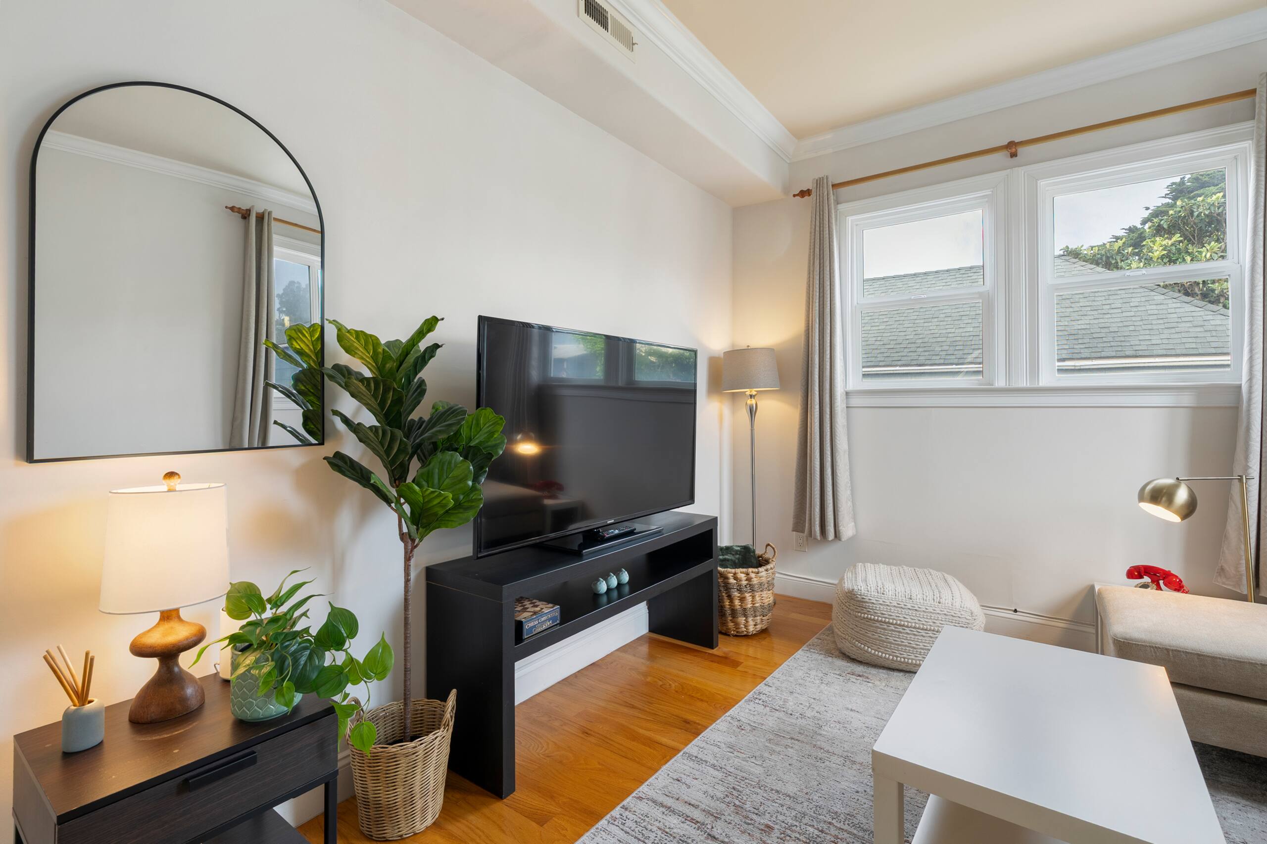 Home in San Francisco · ★4.89 · 2 bedrooms · 2 beds · 1 bath - Image 5