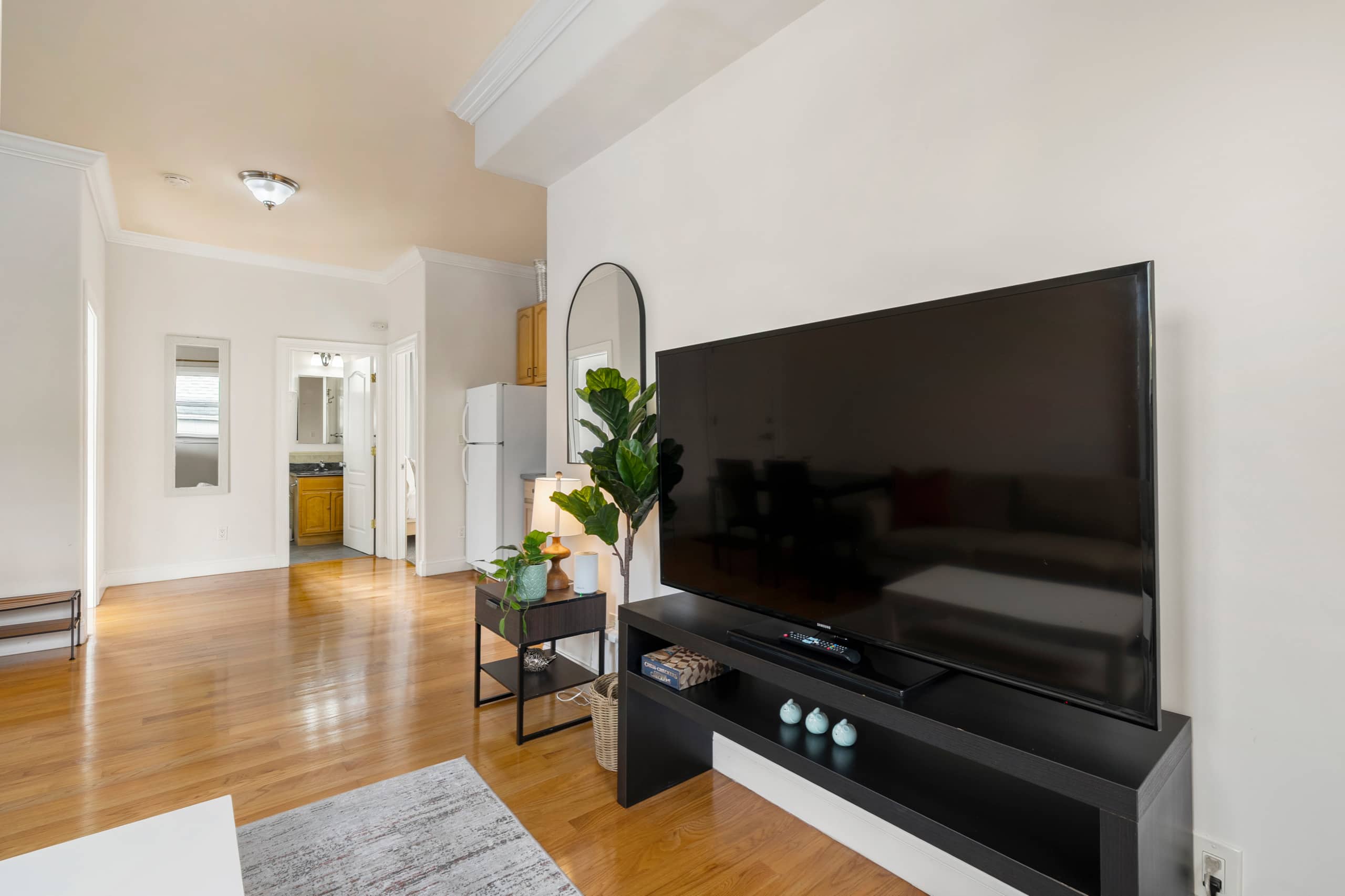 Home in San Francisco · ★4.89 · 2 bedrooms · 2 beds · 1 bath - Image 7
