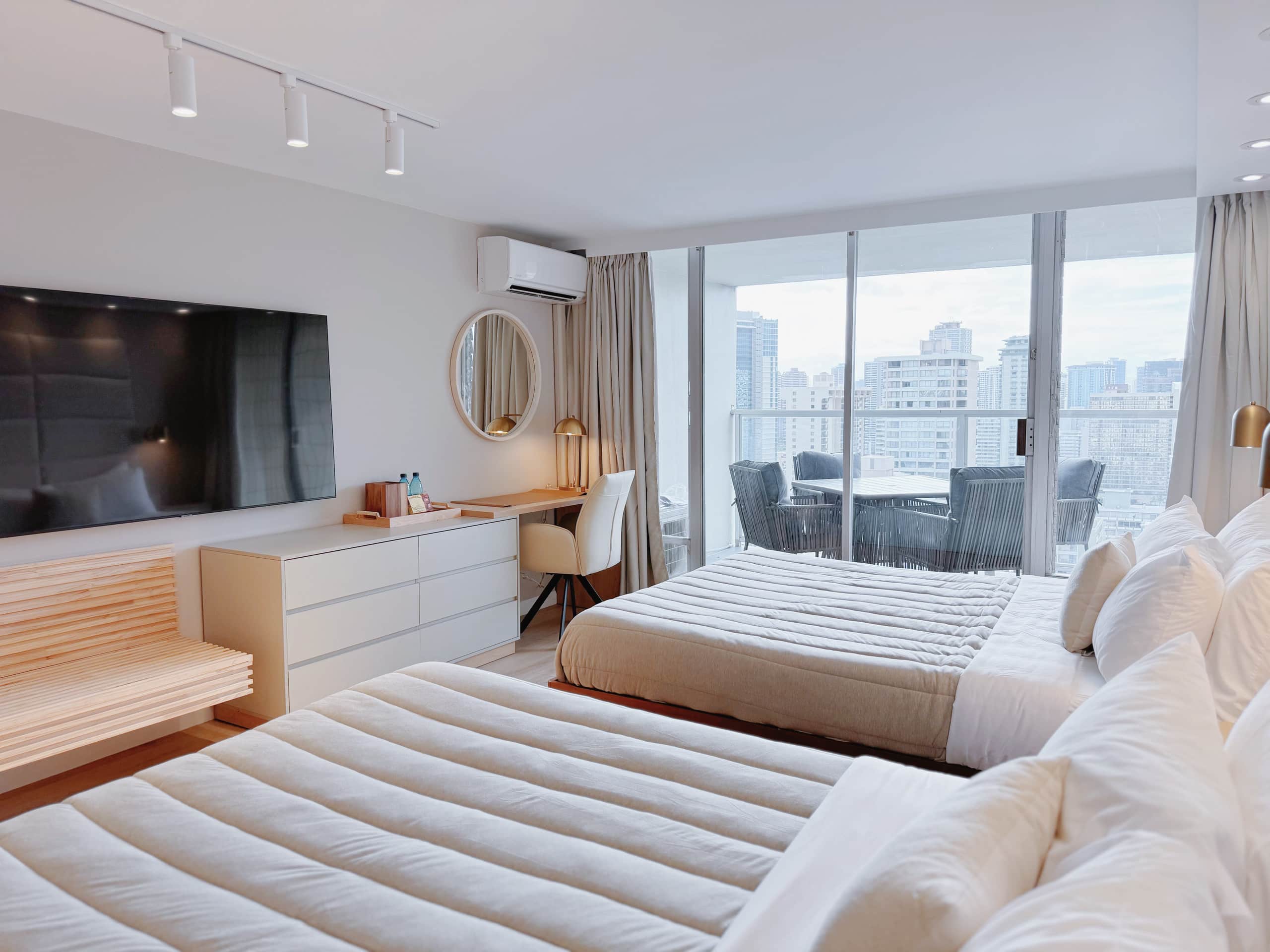 28F-Upscale Chic Studio-Waikiki-Ocean&Canal View - Image 14