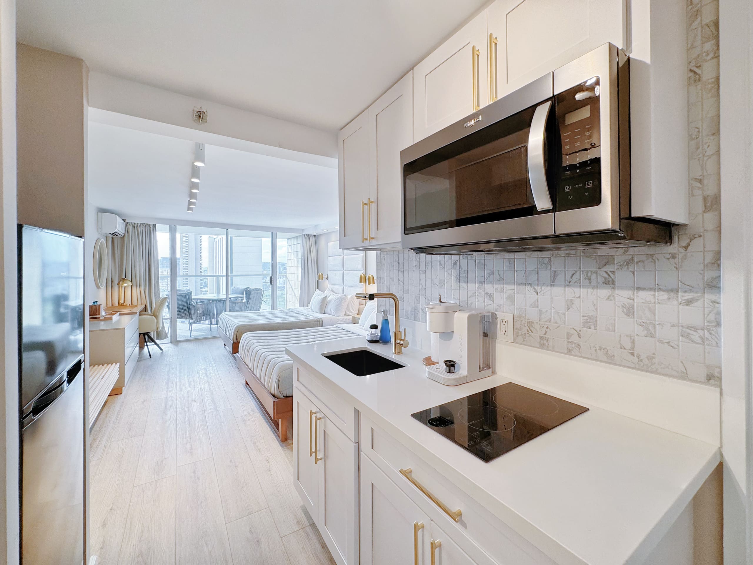 28F-Upscale Chic Studio-Waikiki-Ocean&Canal View - Image 17