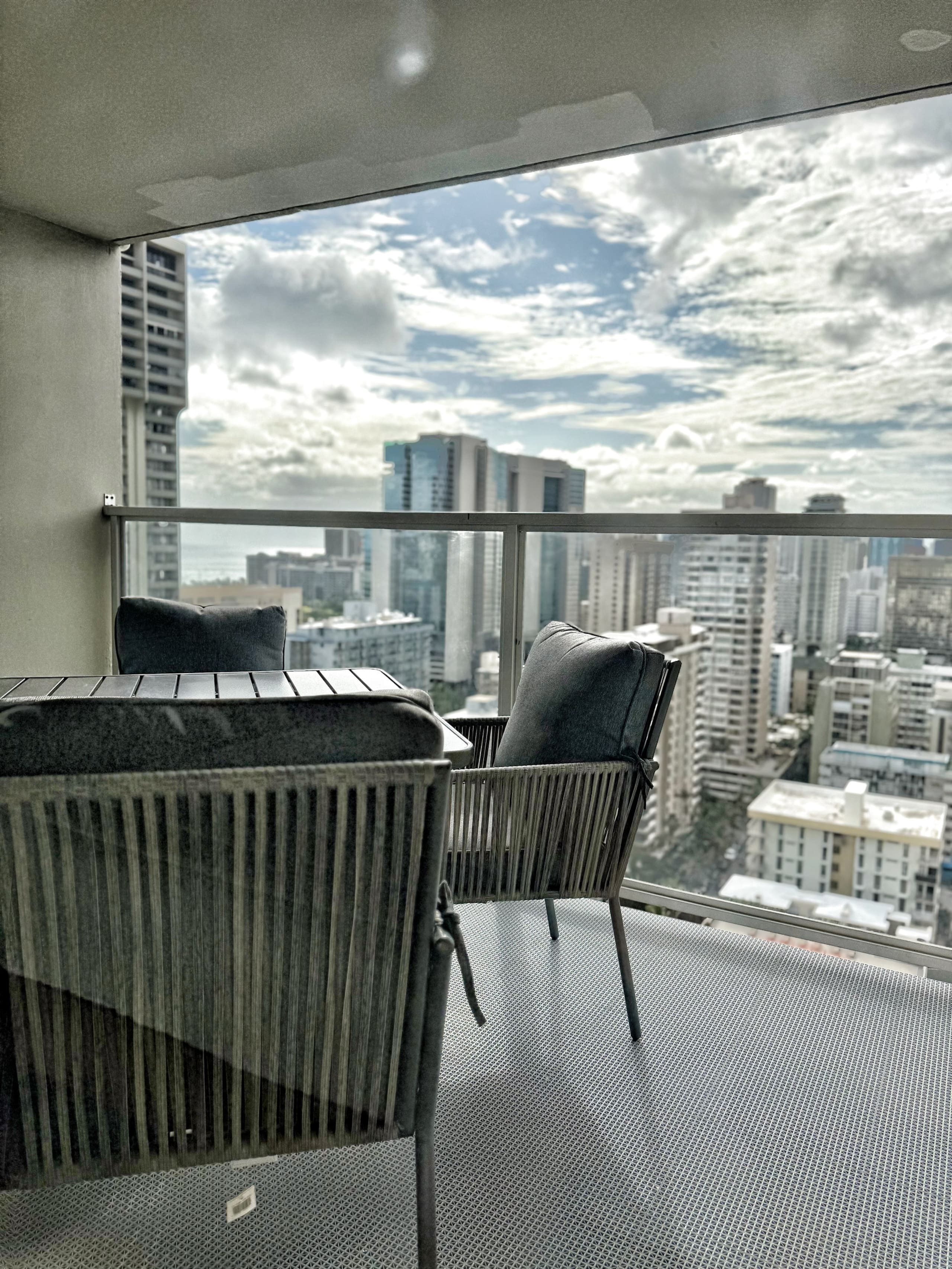 28F-Upscale Chic Studio-Waikiki-Ocean&Canal View - Image 32