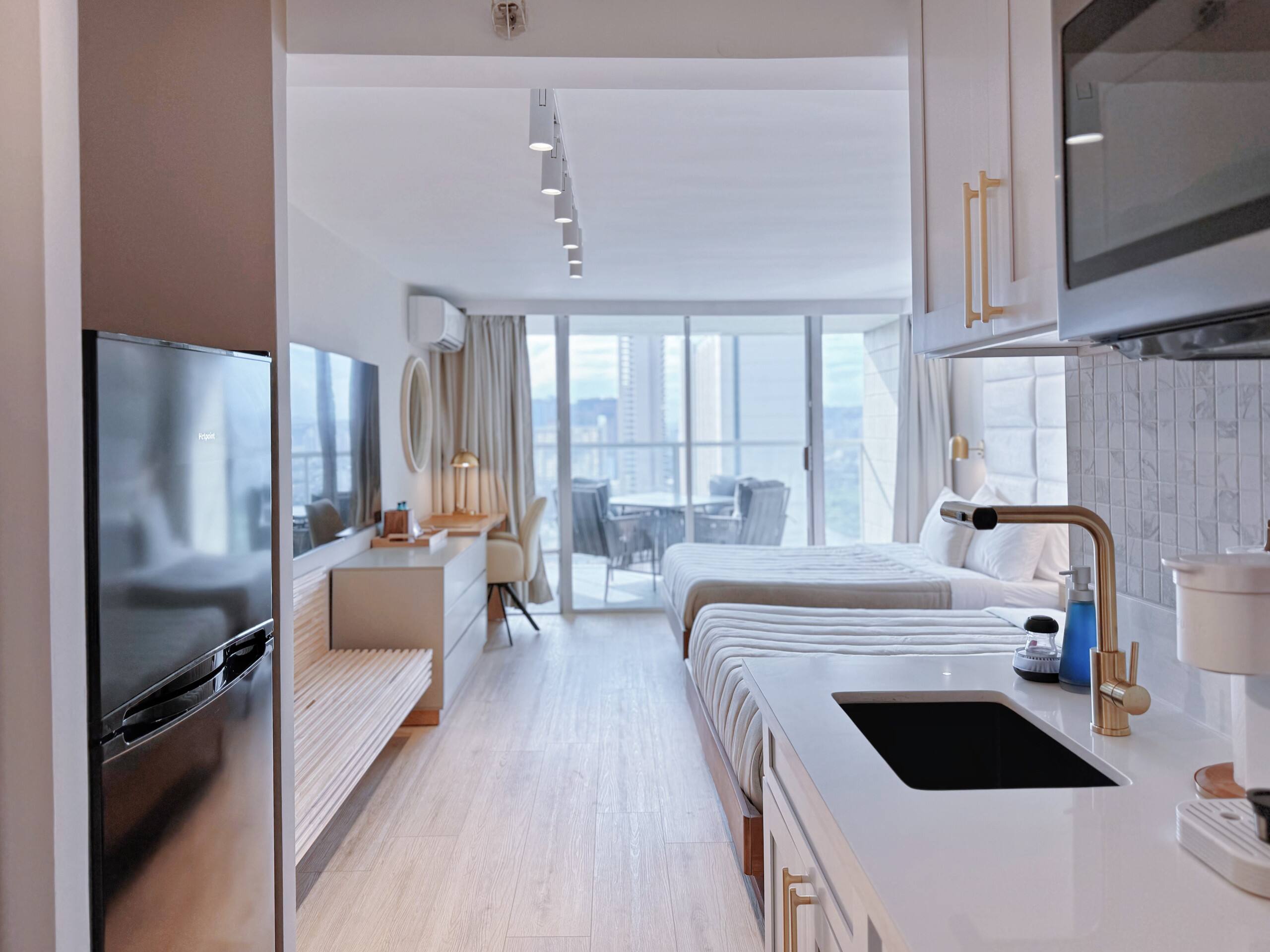 28F-Upscale Chic Studio-Waikiki-Ocean&Canal View - Image 24