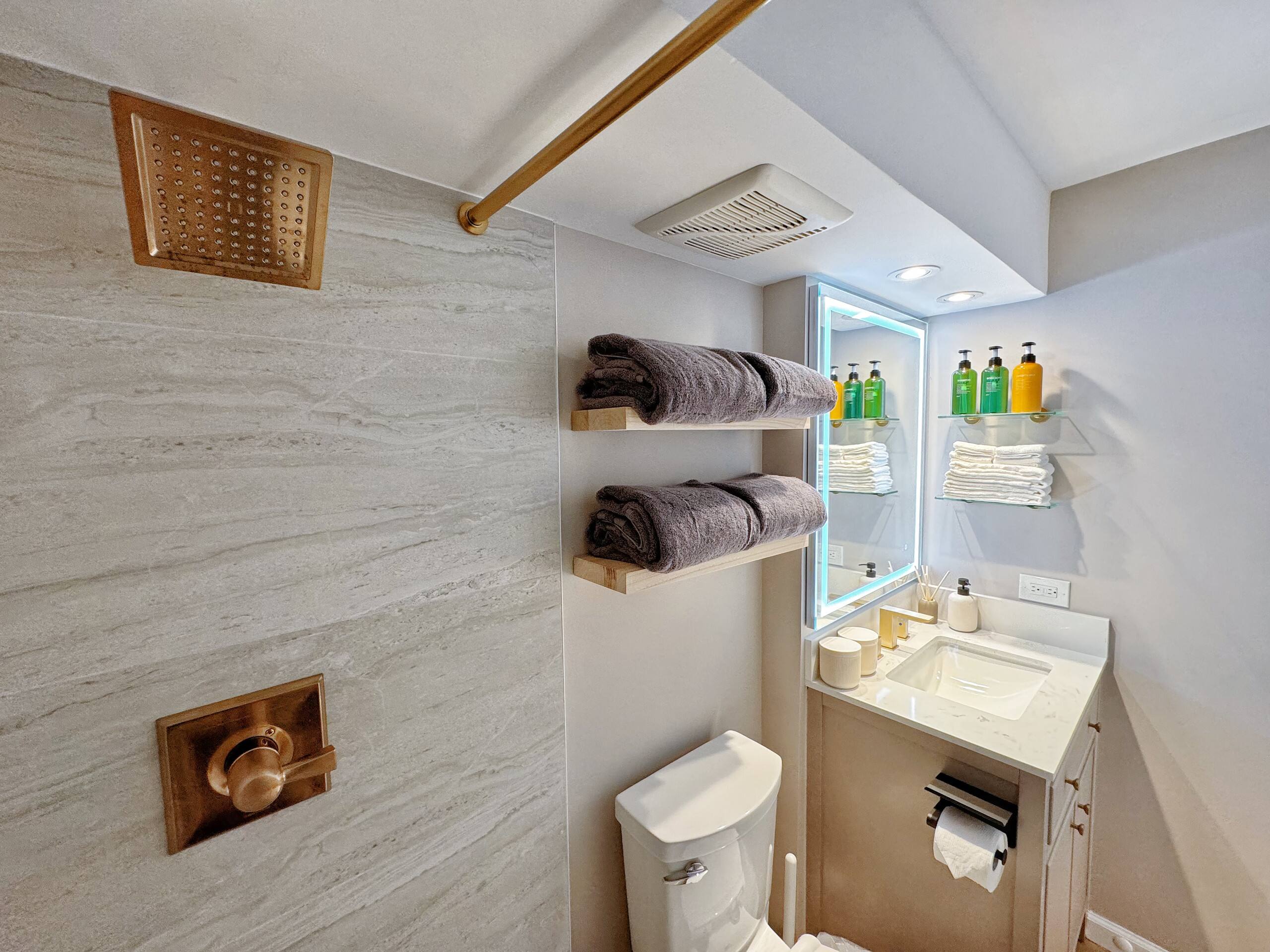 28F-Upscale Chic Studio-Waikiki-Ocean&Canal View - Image 28