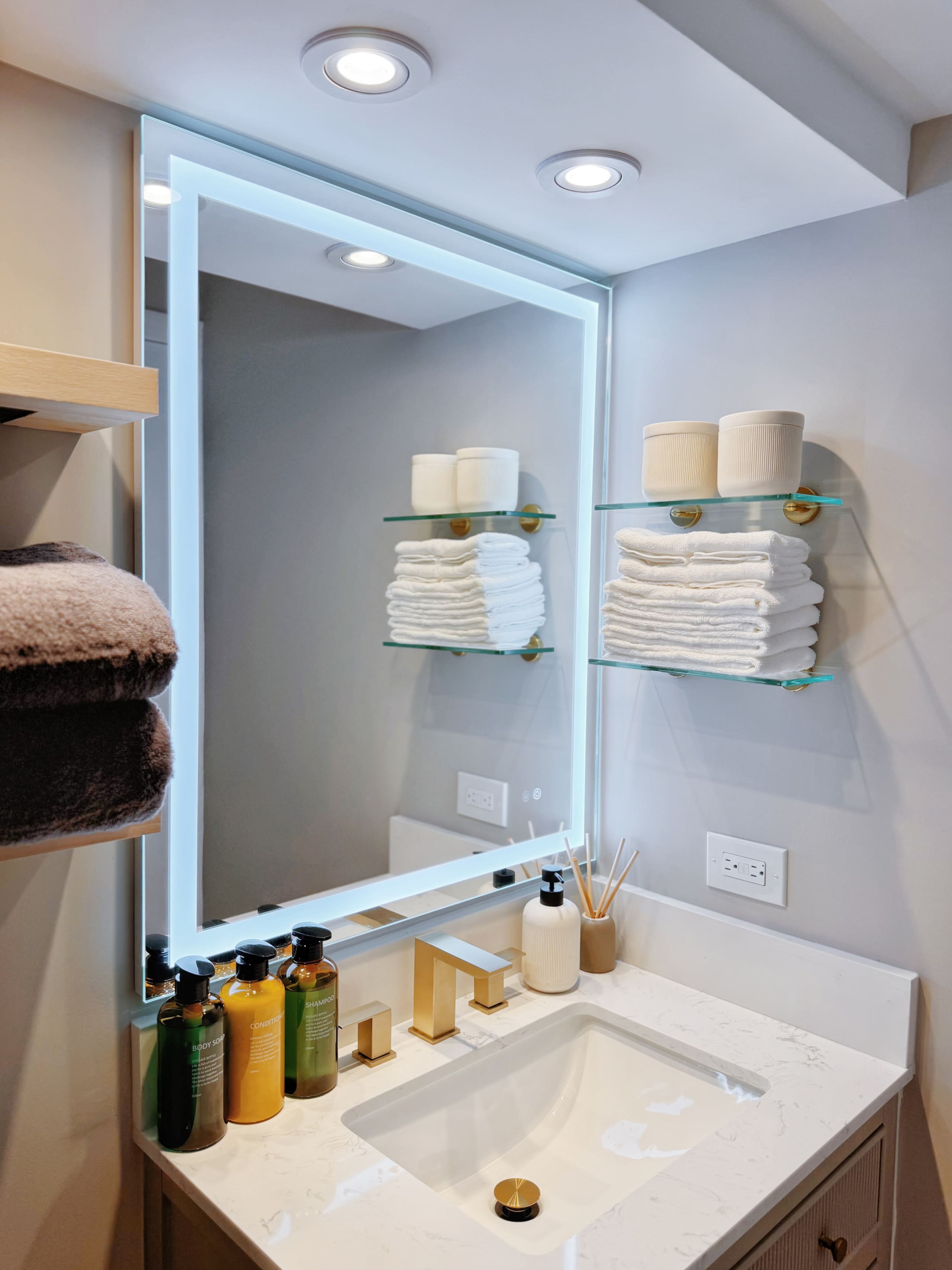 20F-Newly Remodeled Cozy Studio w/2Queens-Waikiki~ - Image 33