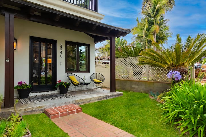 Bird Rock Beauty-patio, yard gallery image 2