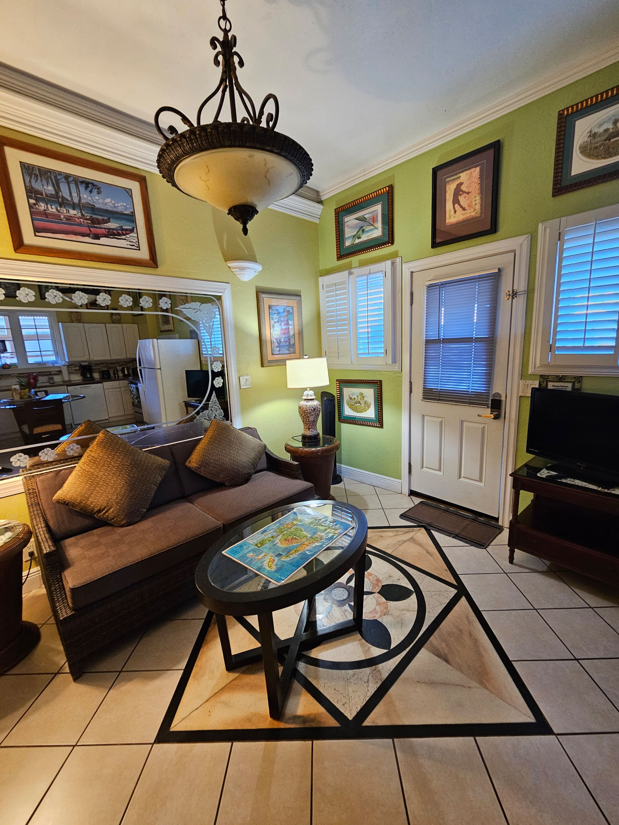 ☺Memorable Eastside Apartment Close to Ocean - Main photo
