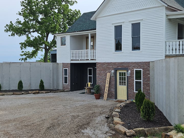 The Lone Oak - Butler, MO