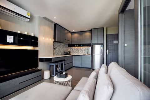 Modern & Stylish 1BR Condo, Kamala
