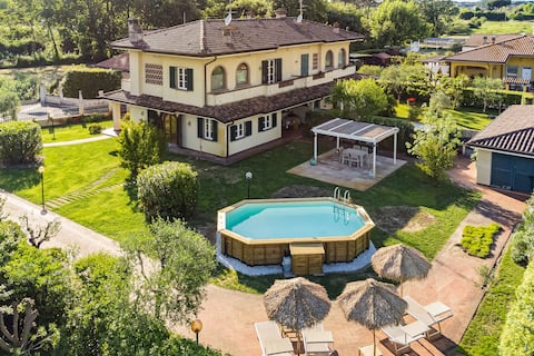 Villa + Pool 1.2km by the Sea