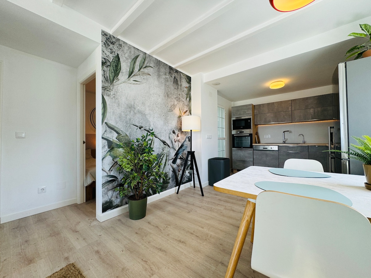 Top performing Airbnb: Sunny apartment with roof terrace and jacuzzi in Santa Pola