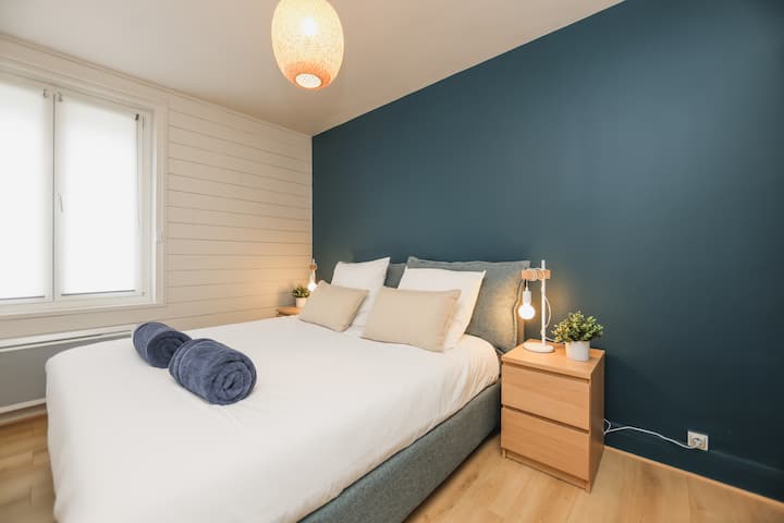 Habitación acogedora con cama doble cómoda