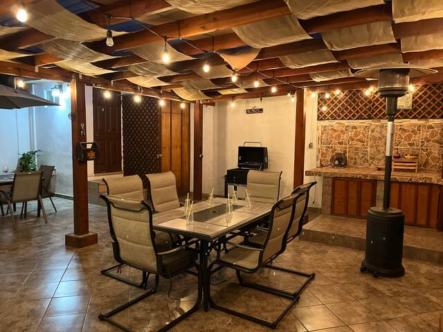 Entire home with 3 bedrooms in Ensenada Mx - 5 mins from tourist center, home with courtyard