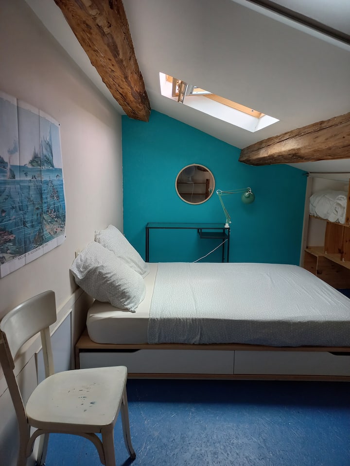 Spálňa s mezanínovou manželskou posteľou v 140