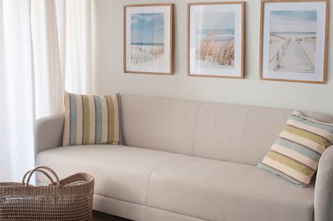 Top Airbnb: Modern apartment with ocean view, swimming pool, parking en Calp
