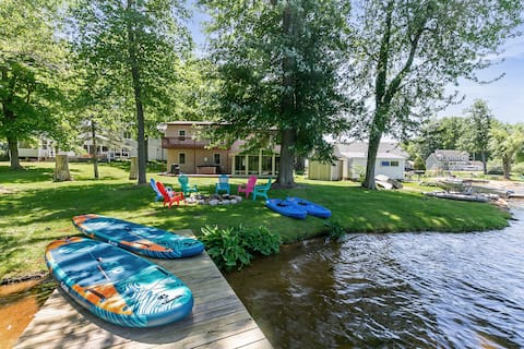 Lake Front, Kayaks, Hot Tub, Firepit, Game Rooms