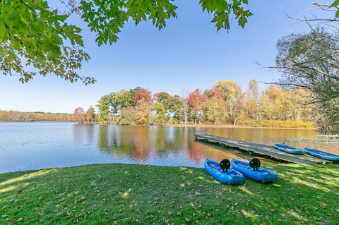 Fall Colors, Lake Front, Hot Tub, Firepit