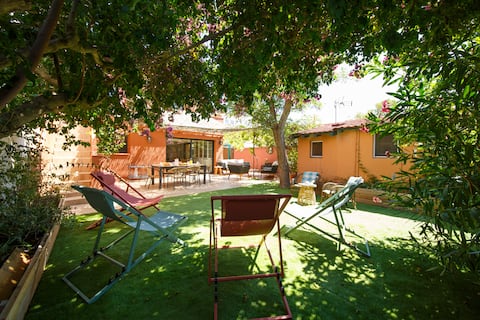 The sun house 2 steps from the beach