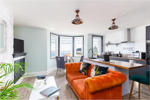 Popular Airbnb listing: The Boat House - Boatswain in Newby And Scalby
