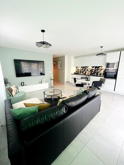 Ultimate Comfort: Bath, Terrace, Parking