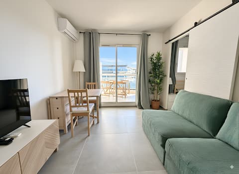 Top Airbnb: Side Ocean View, 1 BR| AC | 24/7 Check-In&Out in Cagnes Sur Mer