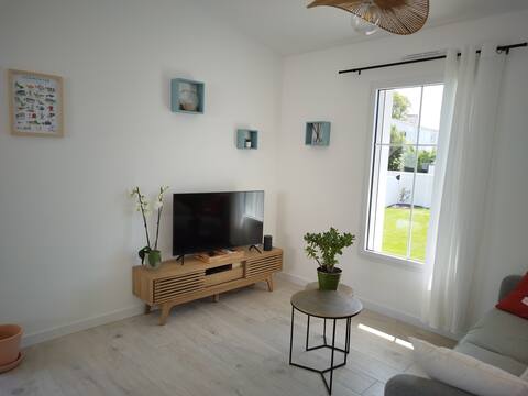 Popular Airbnb listing: House between beach and village in Barbâtre