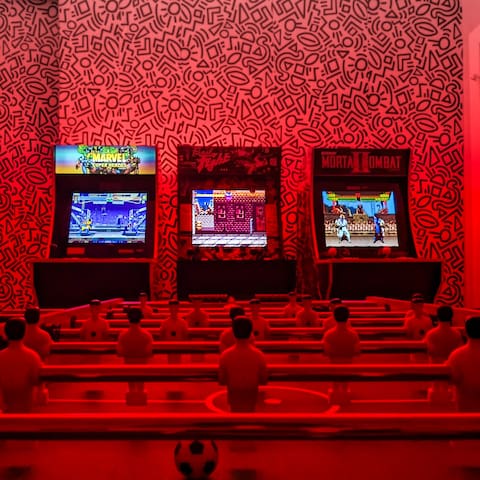 SoCo- 1mi | Arcade | Dwntwn- 3 mi | Ping pong