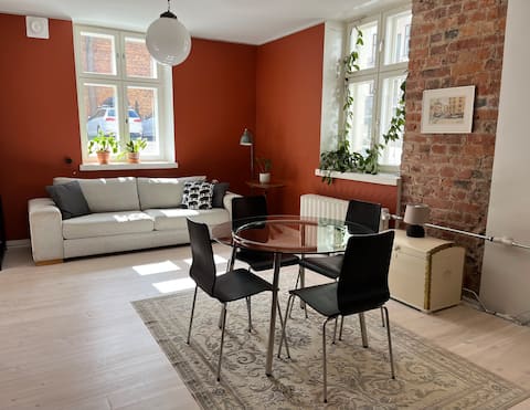 Popular Airbnb listing: Sunny Helsinki Apt with Patio | Design District in Ullanlinna