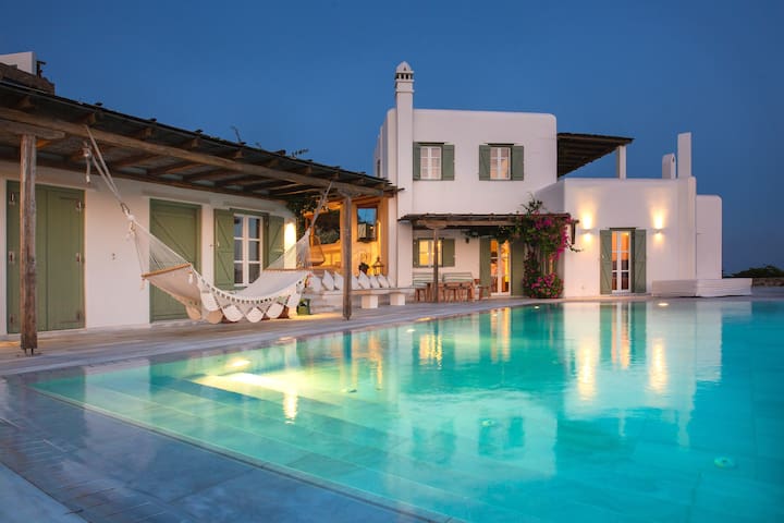 Villa Hariessa w/private pool, 5min from Town