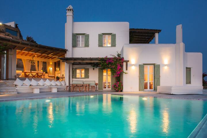 Villa Hariessa w/private pool, 5min from Town gallery image 2