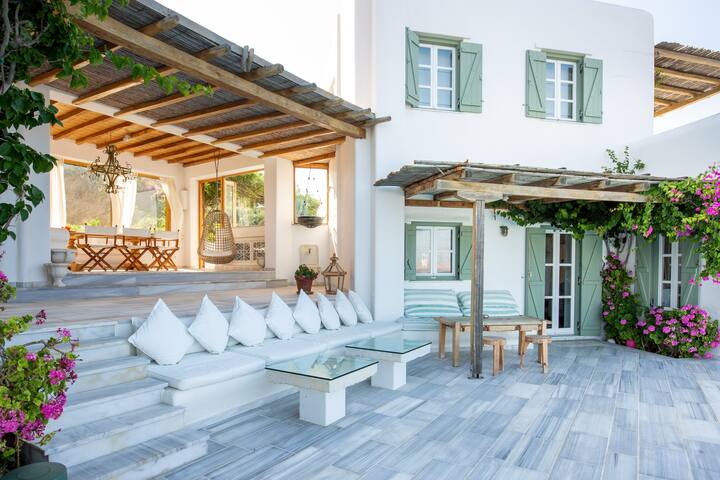 Villa Hariessa w/private pool, 5min from Town gallery image 5