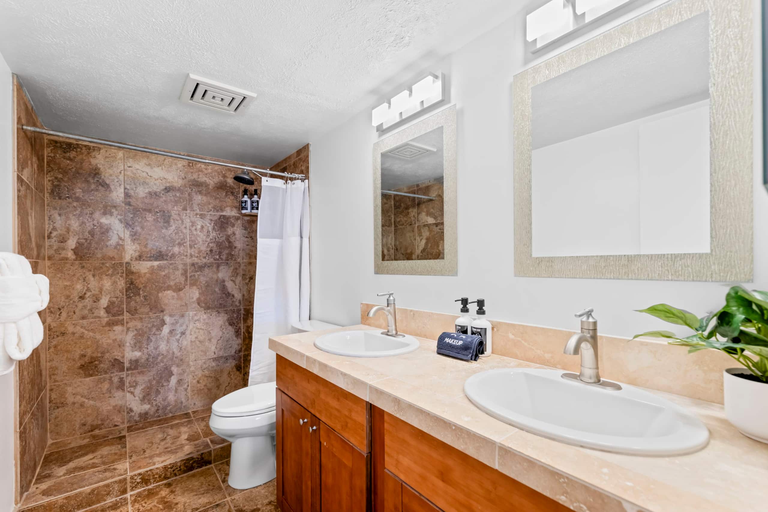 Condo in Lahaina · ★4.96 · 2 bedrooms · 2 beds · 2 private baths - Image 37
