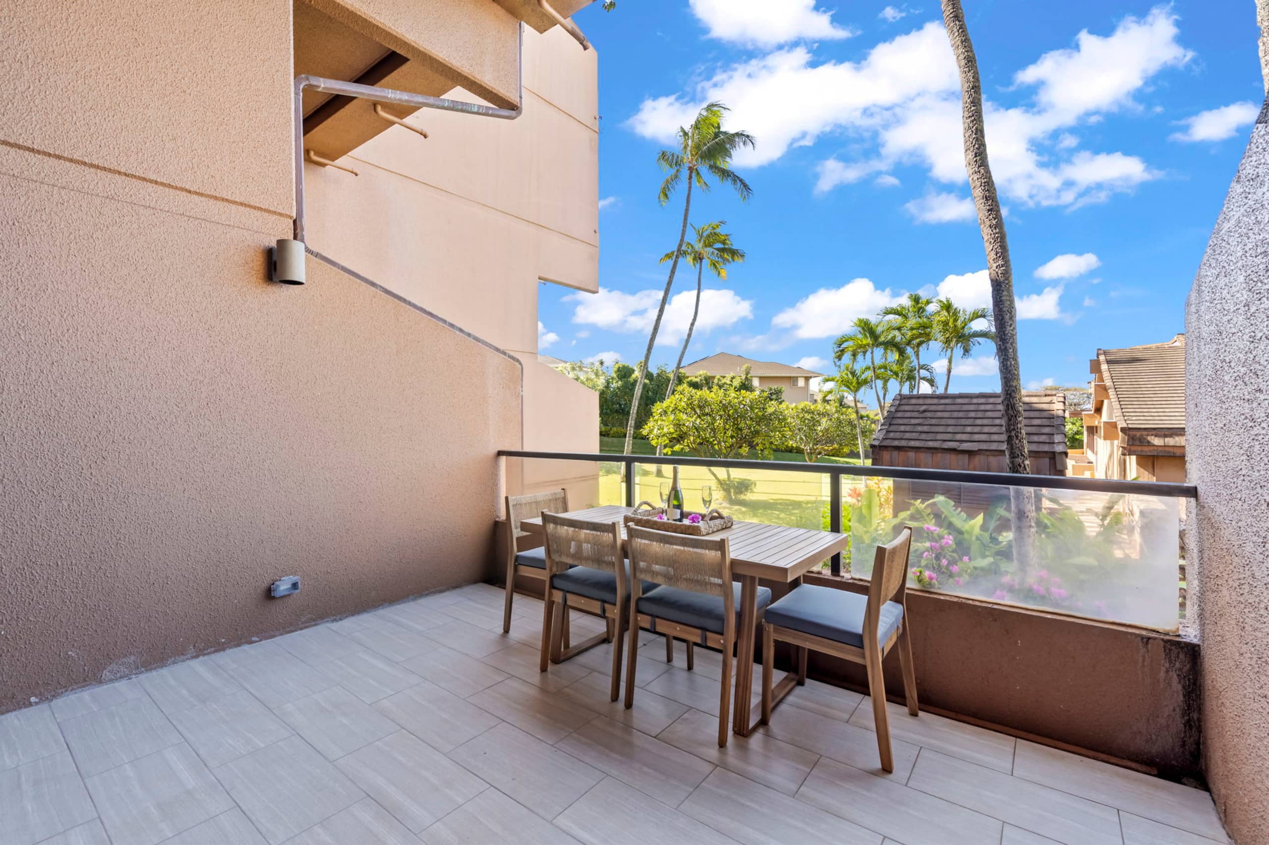 Condo in Lahaina · ★4.96 · 2 bedrooms · 2 beds · 2 private baths - Image 9