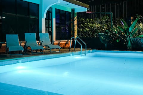 Bright Apt with Saltwater Swimming Pool | Oasis