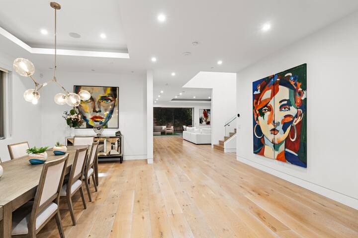 Elegant Modern Retreat w/ Pool & Spa in Prime WeHo gallery image 5