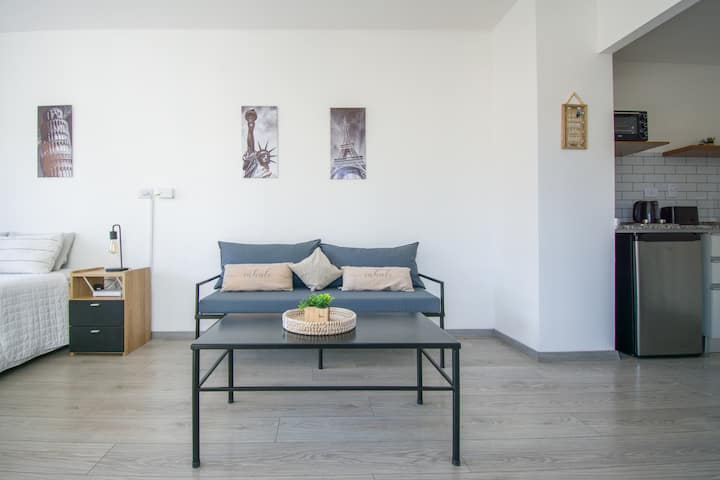 Kitnet mobiliada com piscina, academia e lavanderia em Retiro