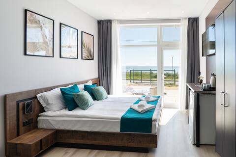 Pаrаdisе Viеw - Room with sofa and seaview