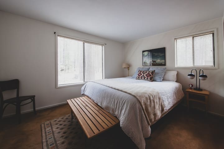 საძინებელი 1