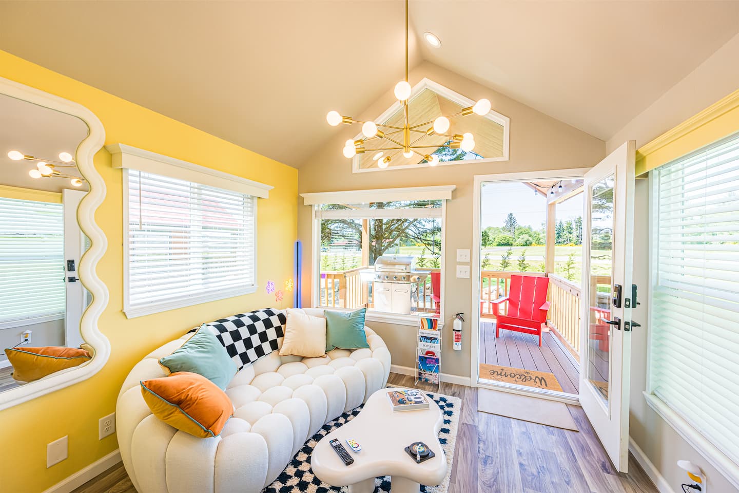 Rainforest Tiny Home Retreat: Retro photo 3