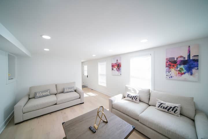 Charming Arlington Home. - Arlington, VA