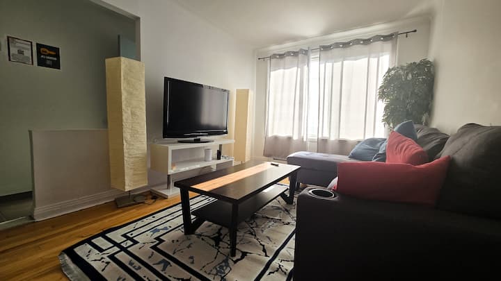 Medium Bedroom In A Nice 5 1/2 - Montreal