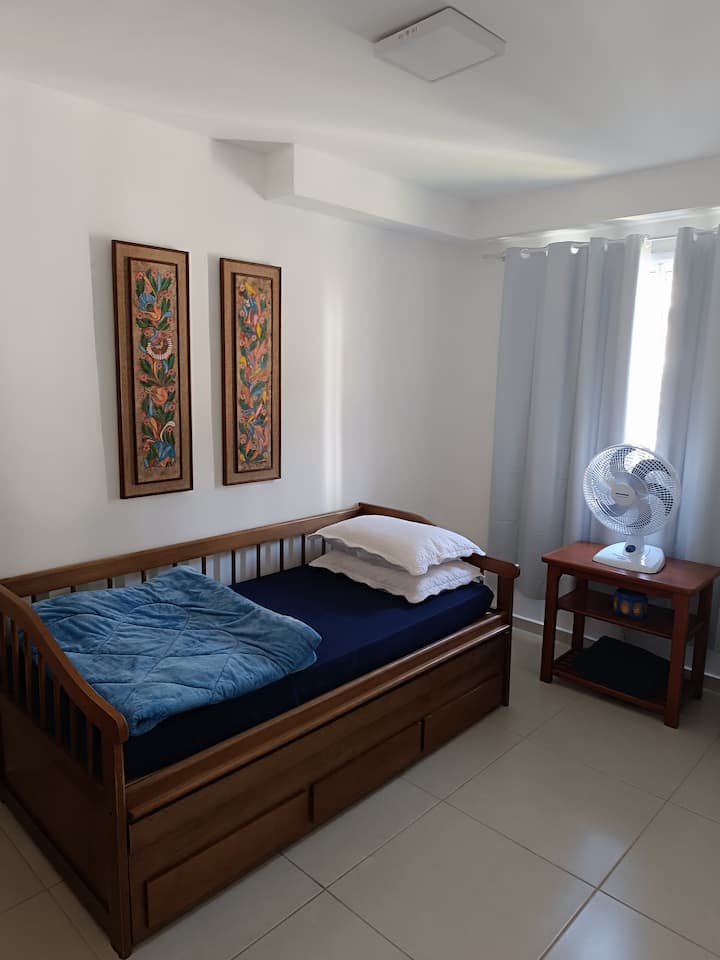 Bicama ที่สะดวกสบายพร้อมลิ้นชักผ้านวมเสริมพัดลมไฟดับเครือข่ายการป้องกัน