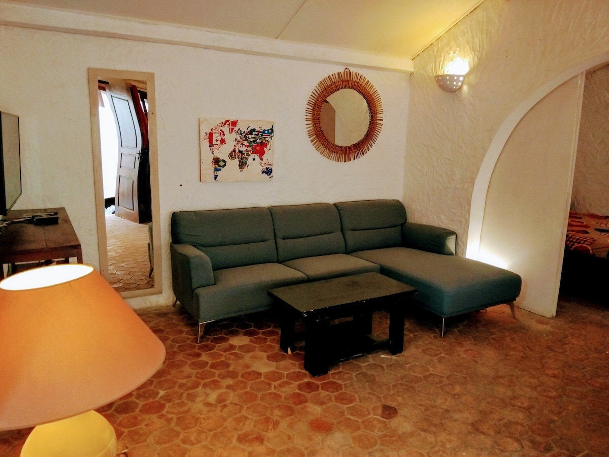 Пишете ми, ако имате въпроси относно бизнеса и туризма в Кот д'Ивоар. Имам добра мрежа. Радваме се да ви помогнем!

Свържете се с мен за въпроси относно бизнеса и туризма в Кот д'Ивоар. Имам страхотна мрежа, с удоволствие ще помогна!