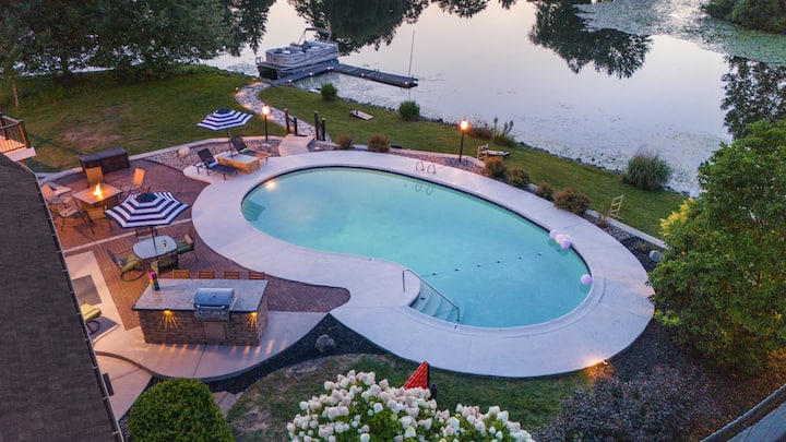 Lakehouse W/ Heated Pool, Hot Tub, Kayaks, Games - Battle Creek, MI