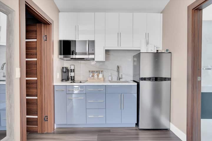 Luxury Studio With Lake Views And Spacious Balcony - San Diego, CA