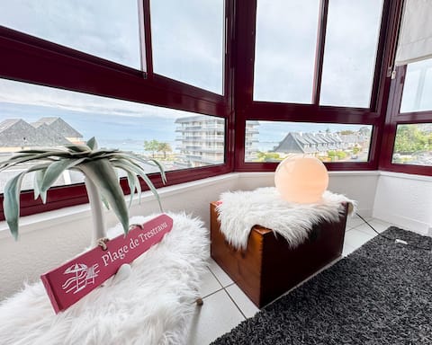 Top performing Airbnb: Guest Favorite – Sea & Beach View 100 m away in Perros Guirec