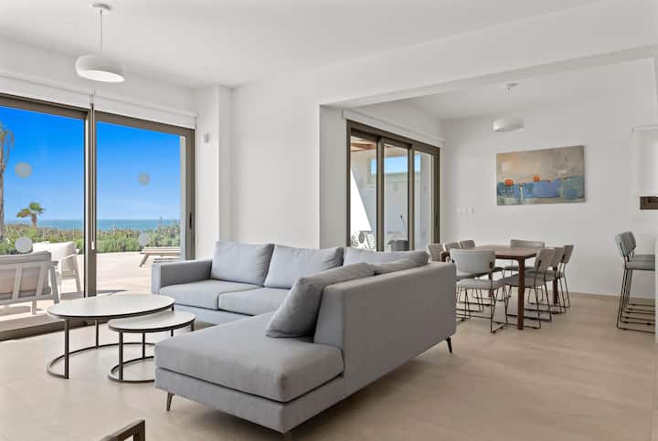 Serenity Waves Villa 6 - Lárnaca