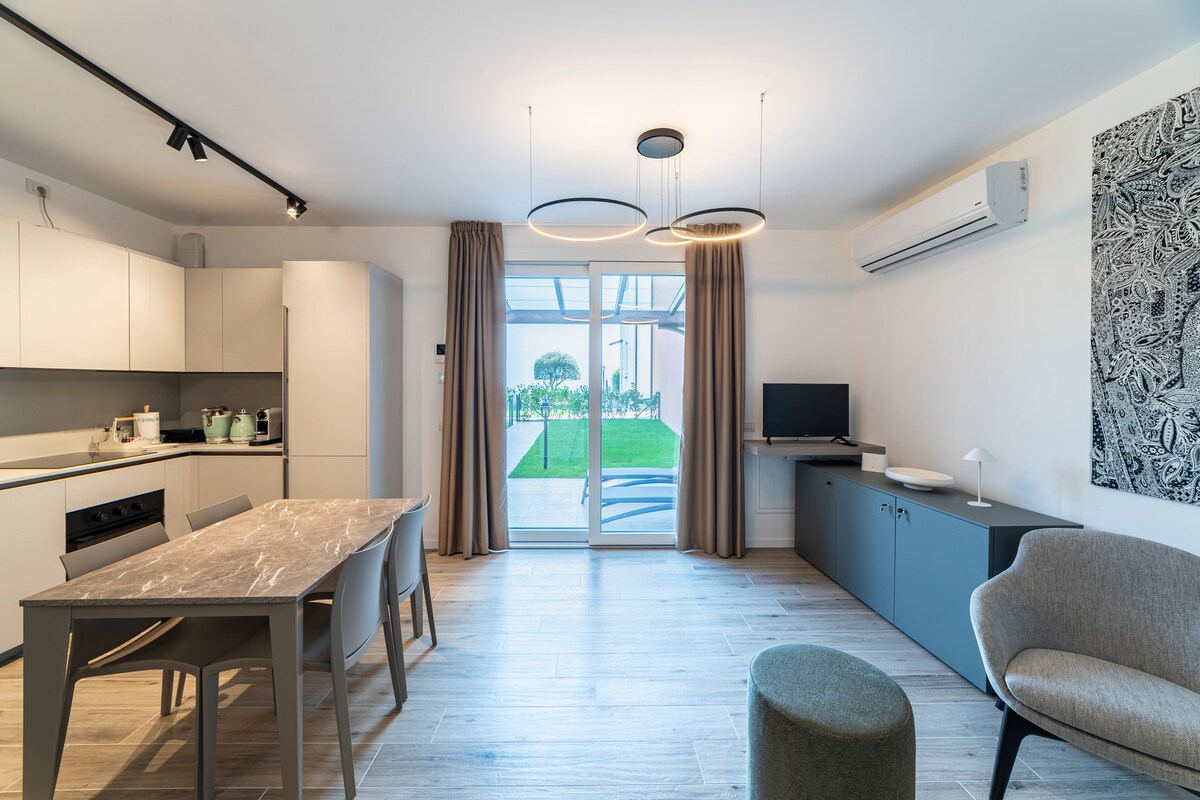 Top performing Airbnb: Alex's Luxury Lake View Apt. - Pool & Tennis in Como